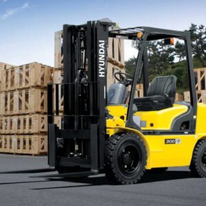 Xe nâng hàng có vai trò quan trọng trong công nghiệp và logistic.